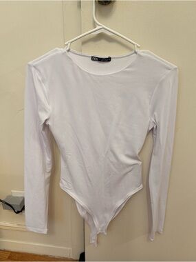Zara White Long-Sleeve Scoop Neck Bodysuit